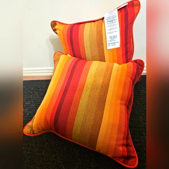 Sunbrella 16-in Indoor / Outdoor Pillow - Astoria Sunset - Set of 2 - Picture 4 of 6